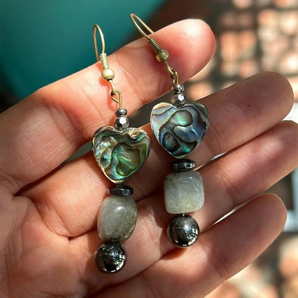 🩶🩵 Handmade heart-shaped abalone + labradorite + hematite drop earrings ✨ - Picture 3 of 5